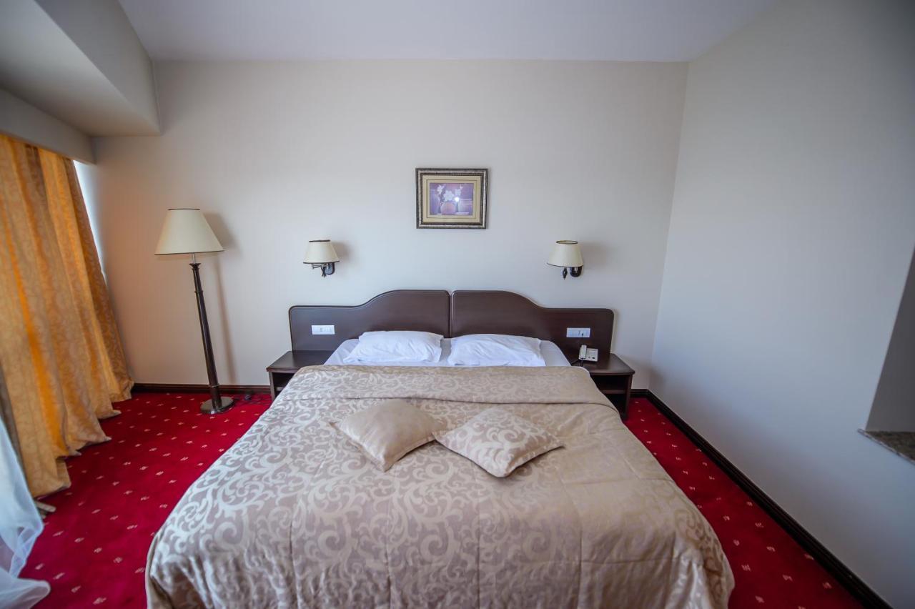 Hotel Esplanada Tulcea Buitenkant foto